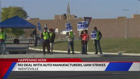 No deal with auto manufacturers, UAW strikes